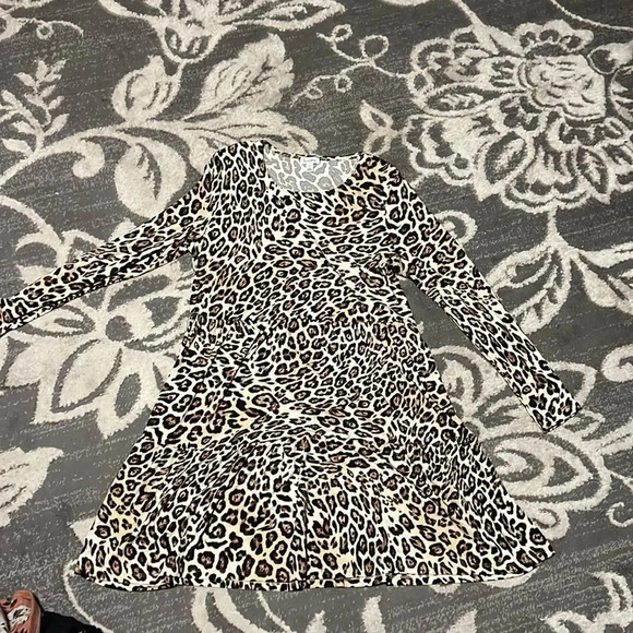 Love fire cheetah print dress long sleeves. Like new. Size large. Super soft - Picture 1 of 4